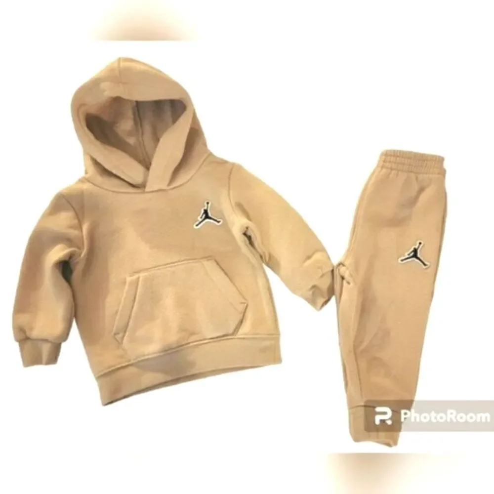 Infant Jordan 2 peice hoodie sweat pants set